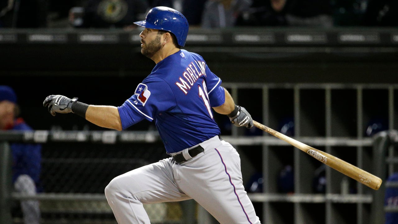 Moreland pinch-hit single lifts Rangers over White Sox